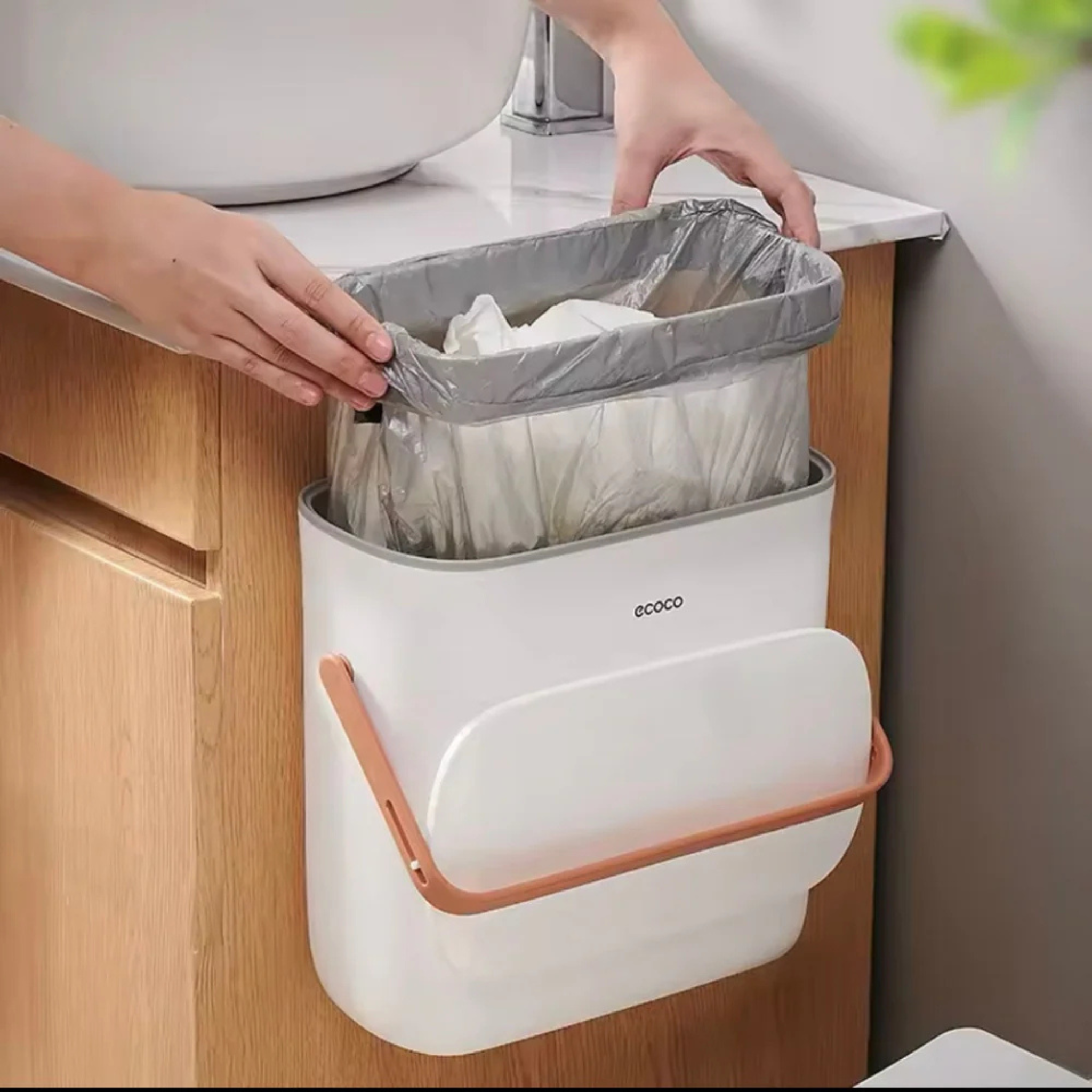 Ecoco 7 Liter Compact Trash Bin for Kitchen